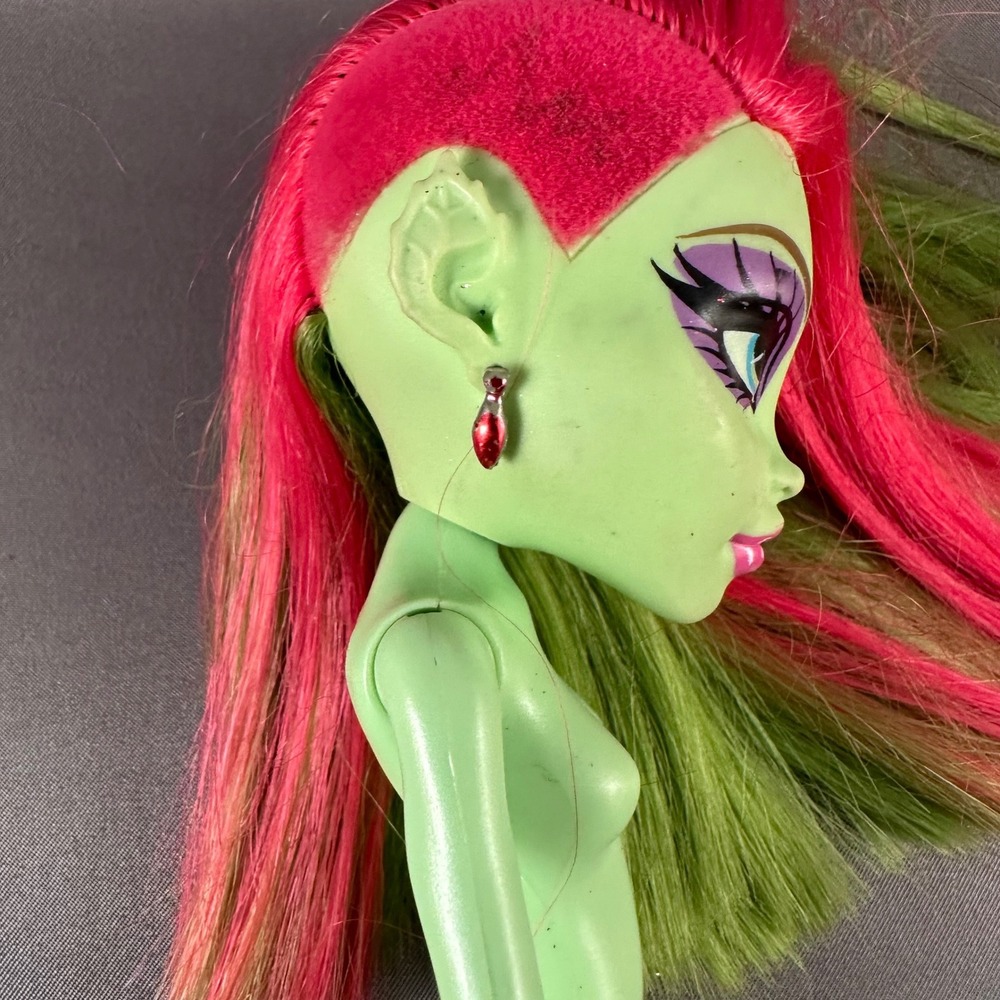 2008 Monster High Venus‎ McFlytrap Music Festival Doll - Picture 5 of 9